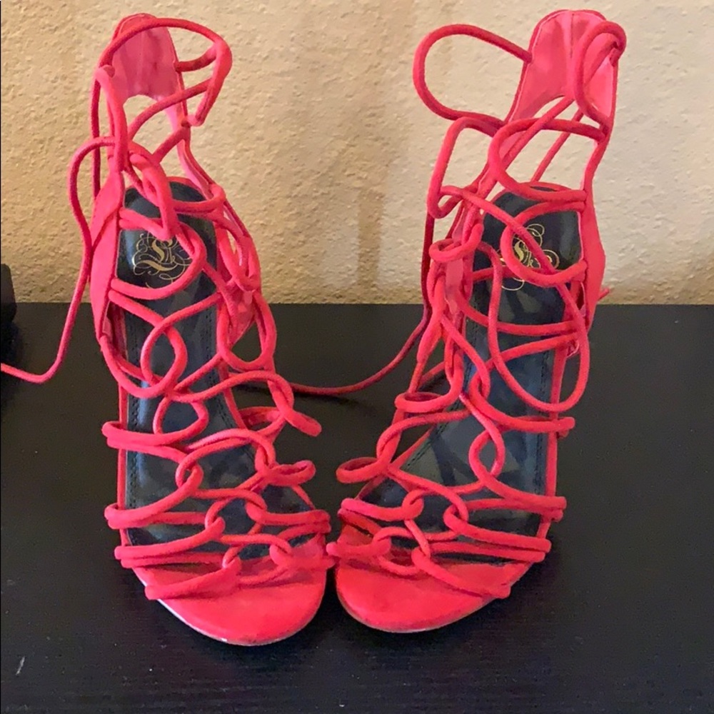 Tie up heels
